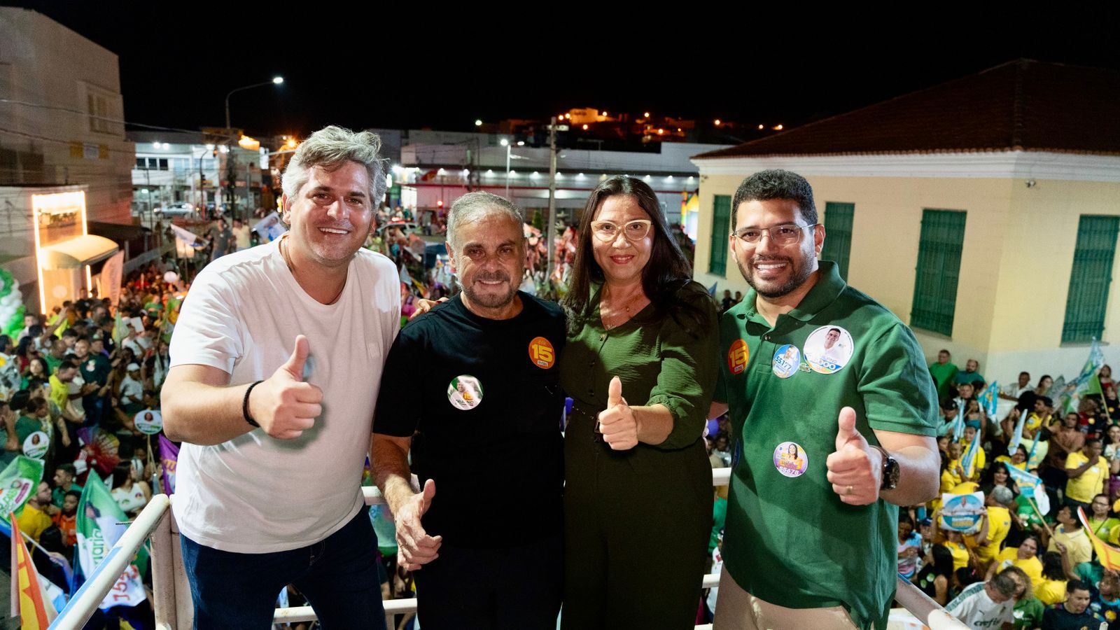 Pablo Santos e Xandú Néri inauguram comitê em Picos ao lado de multidão